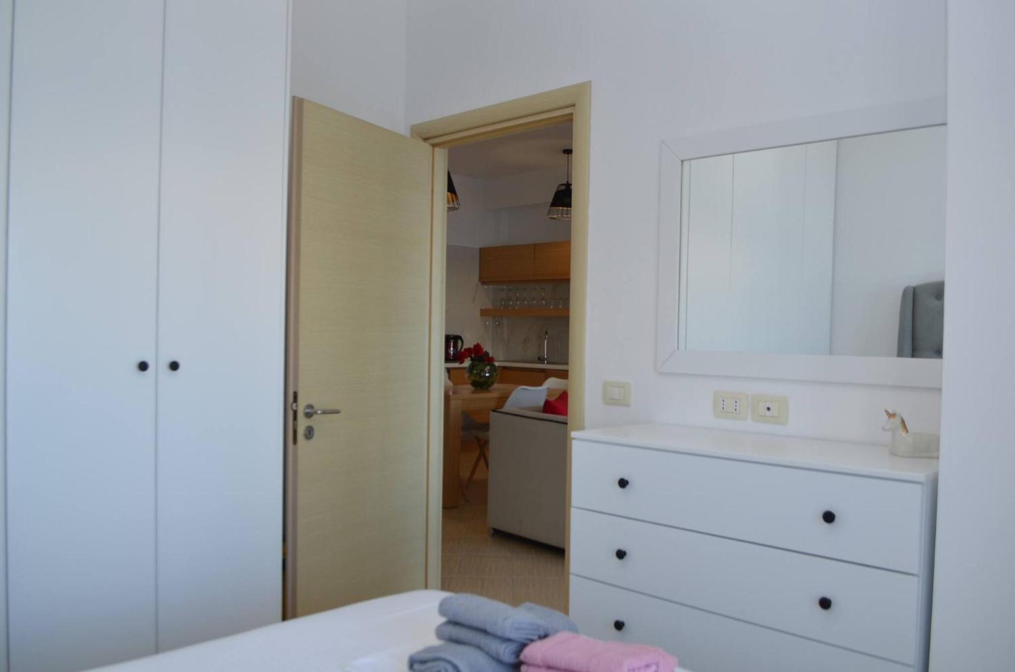 Sunset Tarraces Apartment Sarande Bagian luar foto