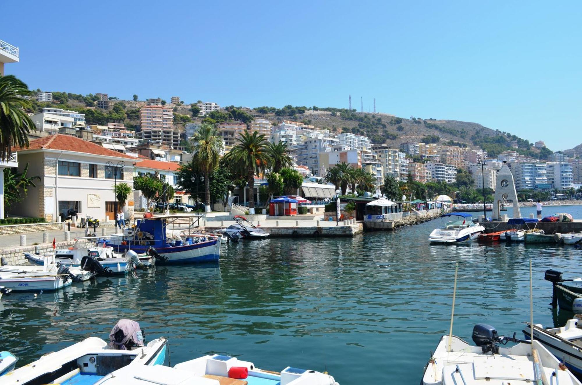 Sunset Tarraces Apartment Sarande Bagian luar foto