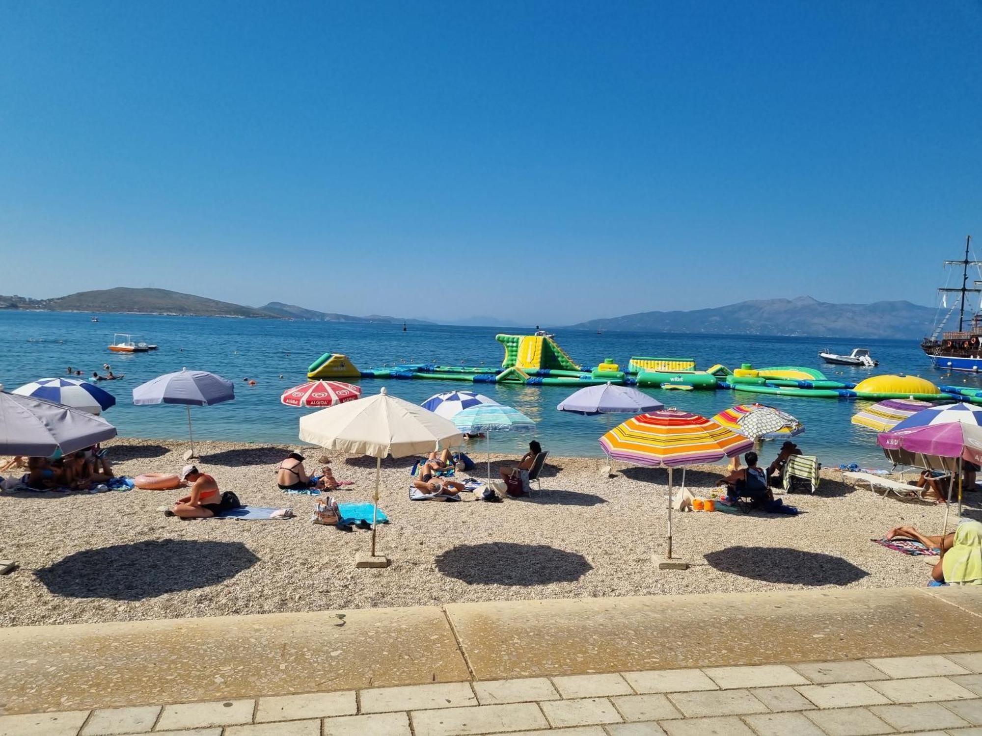 Sunset Tarraces Apartment Sarande Bagian luar foto
